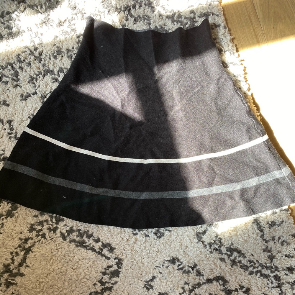 Knit black skirt